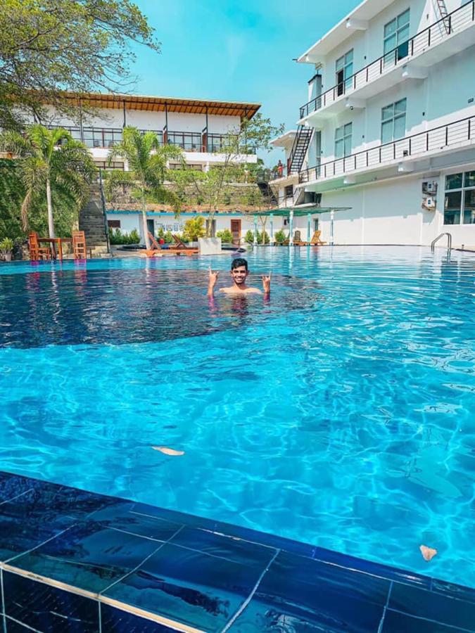 Saru Blue Sapphire Hotel Udawalawe Exterior foto