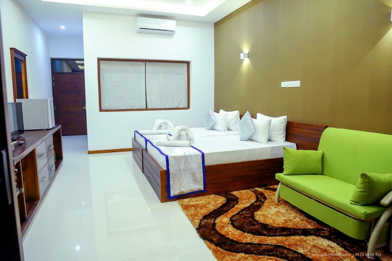 Saru Blue Sapphire Hotel Udawalawe Exterior foto