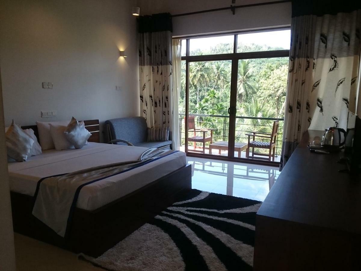 Saru Blue Sapphire Hotel Udawalawe Exterior foto