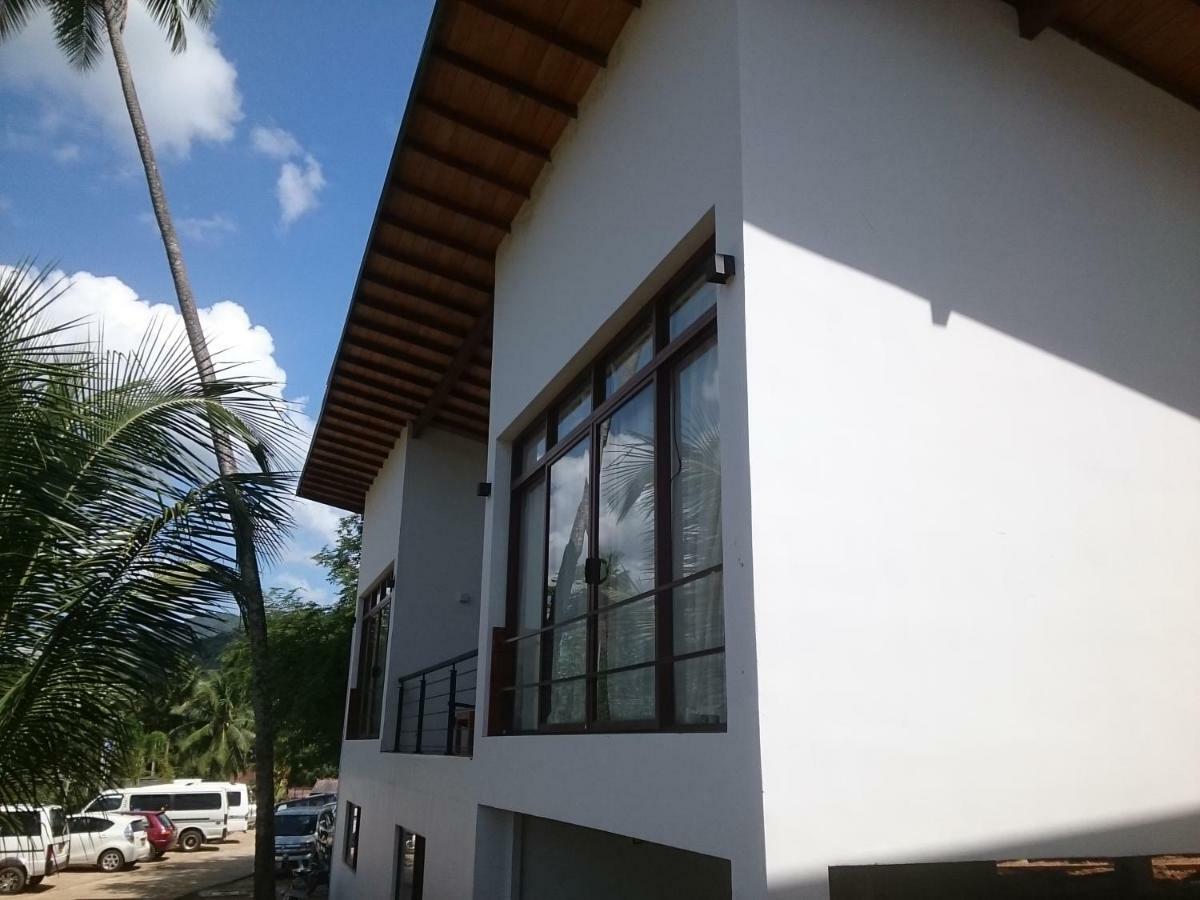 Saru Blue Sapphire Hotel Udawalawe Exterior foto