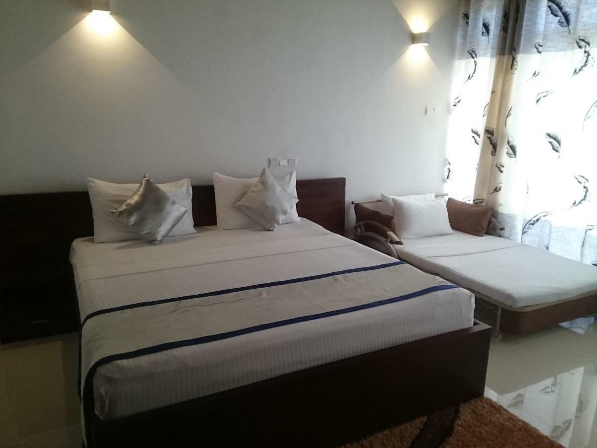Saru Blue Sapphire Hotel Udawalawe Exterior foto