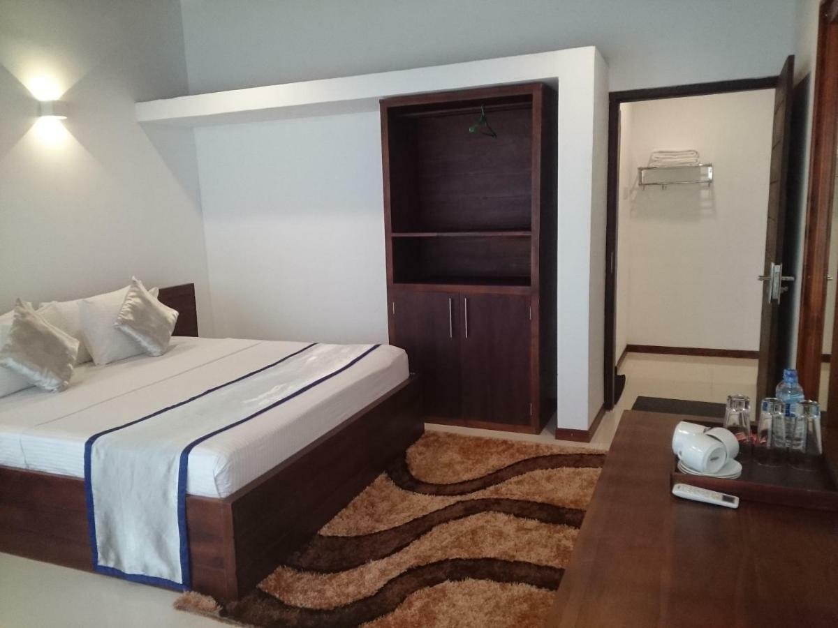 Saru Blue Sapphire Hotel Udawalawe Exterior foto
